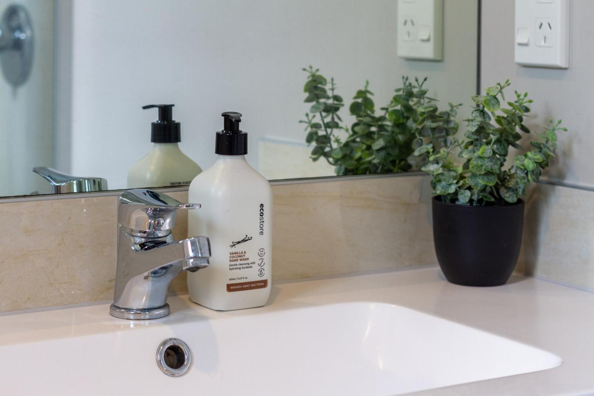 Latimer Square Luxe: 1Br W/ Sofa Bed Christchurch Esterno foto
