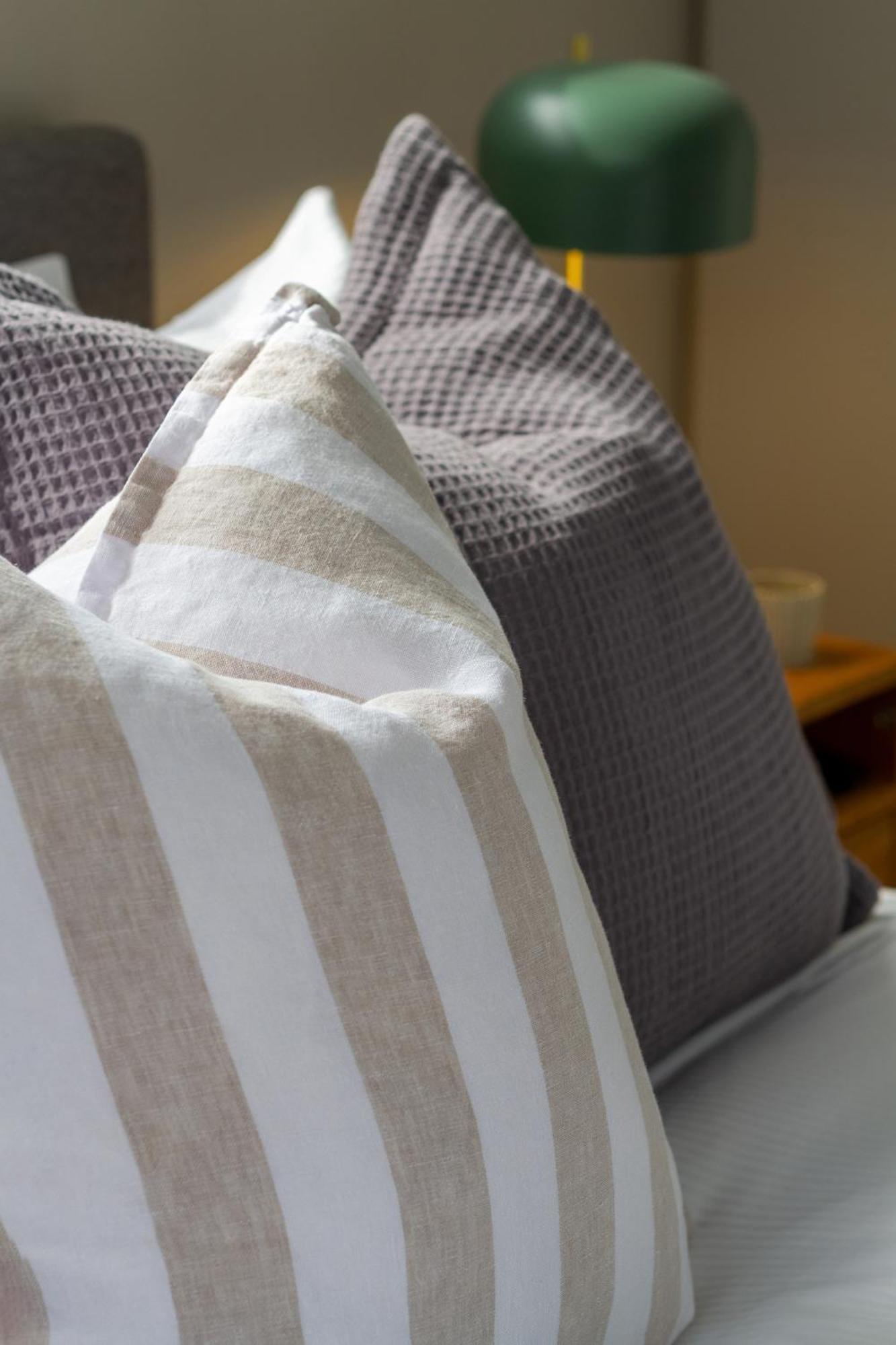 Latimer Square Luxe: 1Br W/ Sofa Bed Christchurch Esterno foto